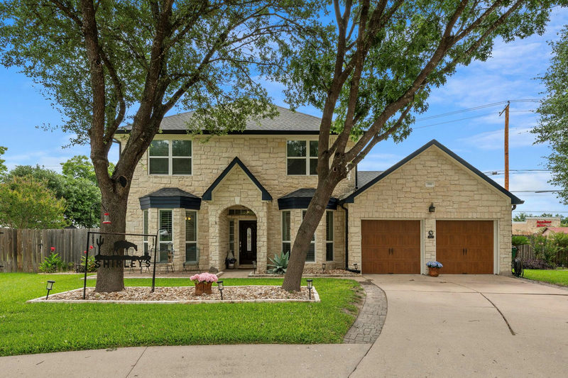 706 Sage Ct — exterior
