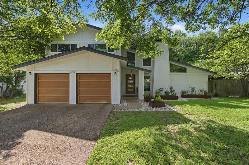 9202 Hunters Trce — exterior