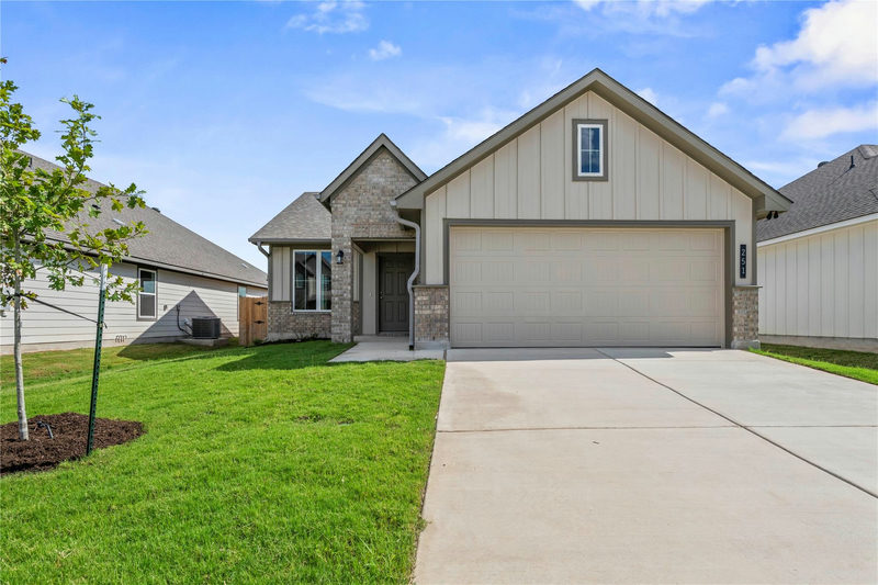 251 Gus Loop — exterior