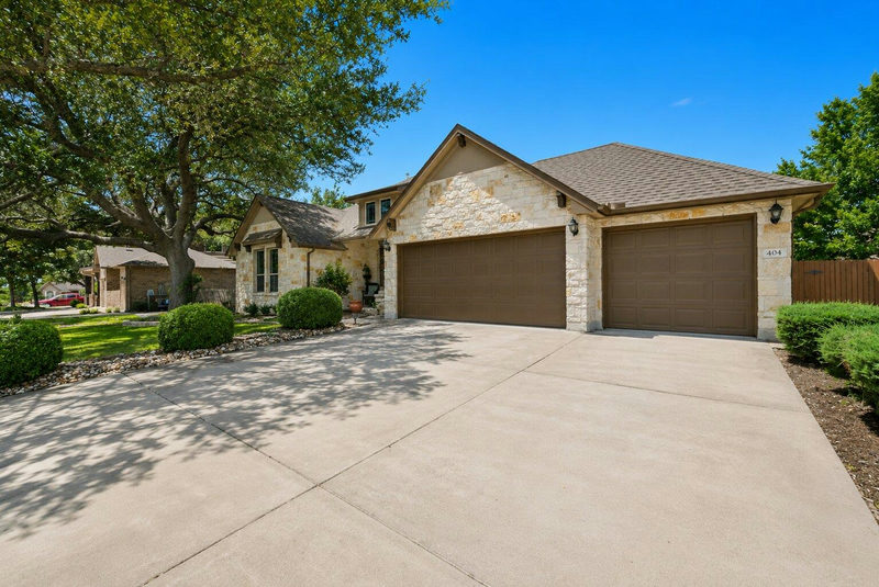 404 Grosseto Ln — exterior
