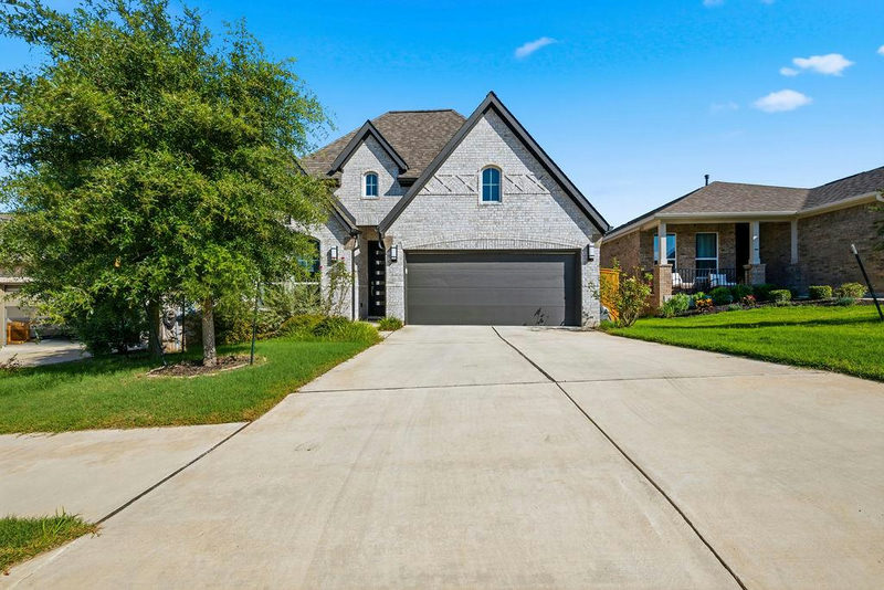 304 Barton Oak Trl — exterior