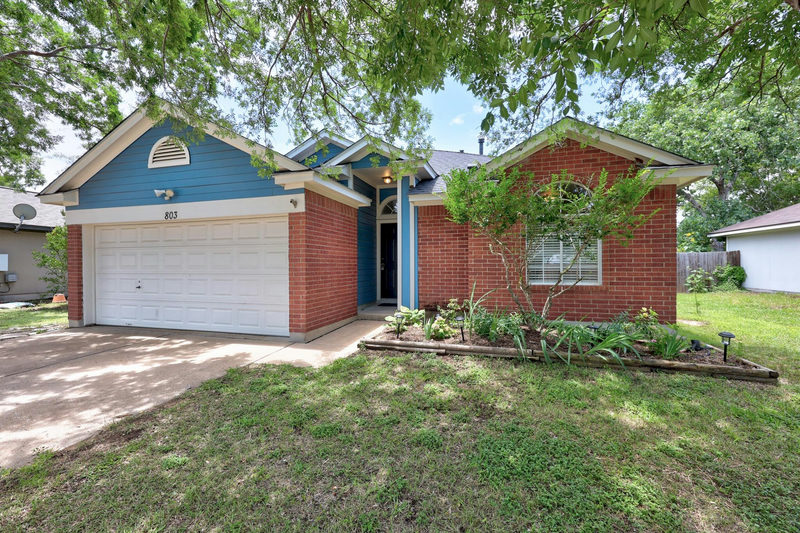 803 Sparkling Brook Ln — exterior