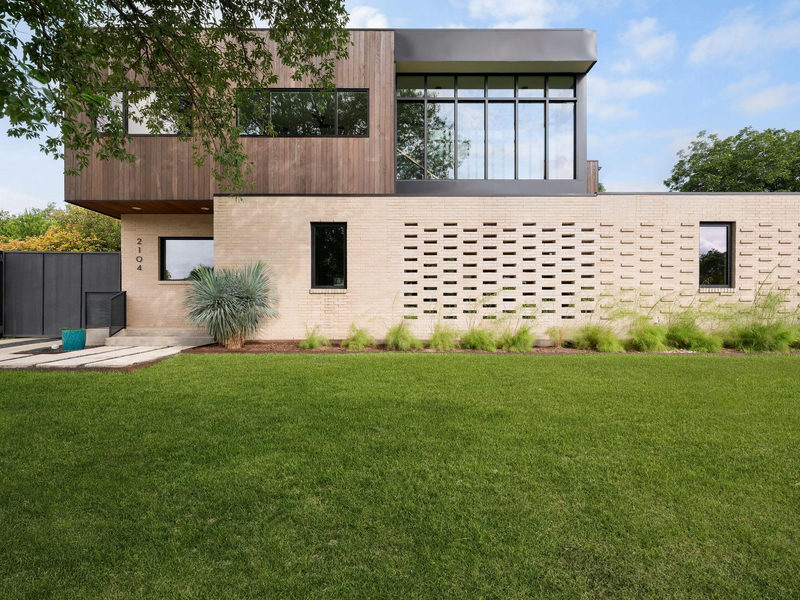 2104 Ann Arbor Ave — exterior