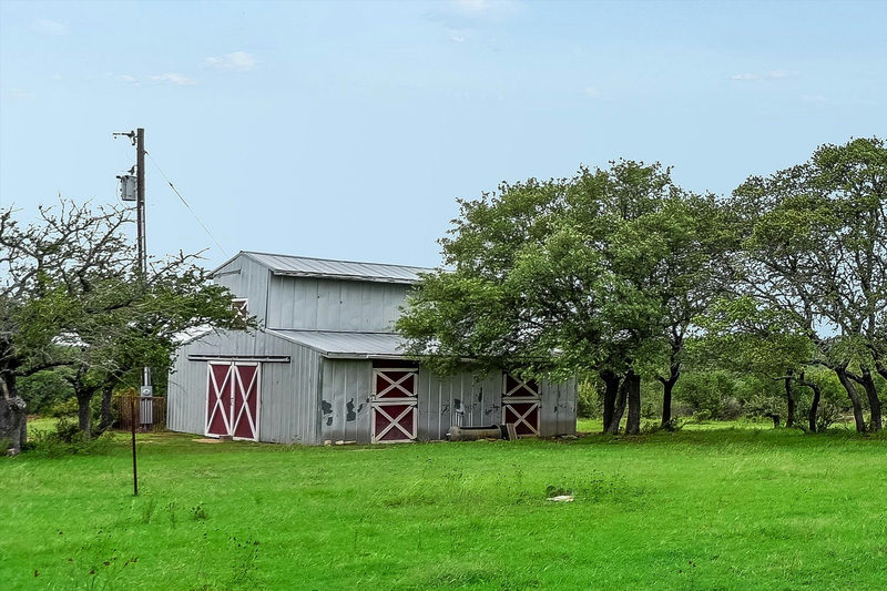 320 Valley Oak Dr — exterior