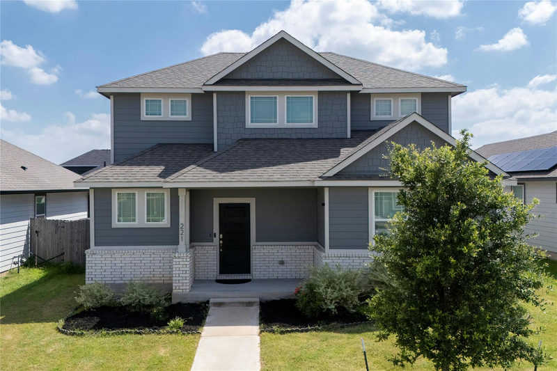 221 Banff Dr — exterior