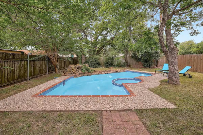 12304 BurrRidge Dr — exterior