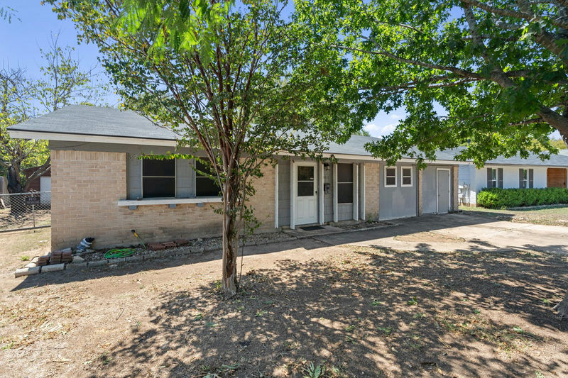 5111 Meadow Creek Dr — exterior