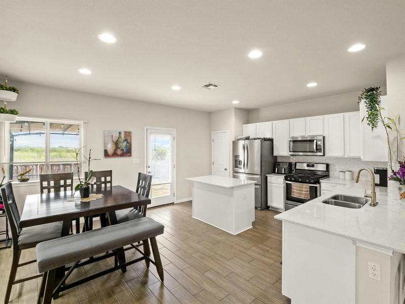 574 W Nautical Loop — exterior