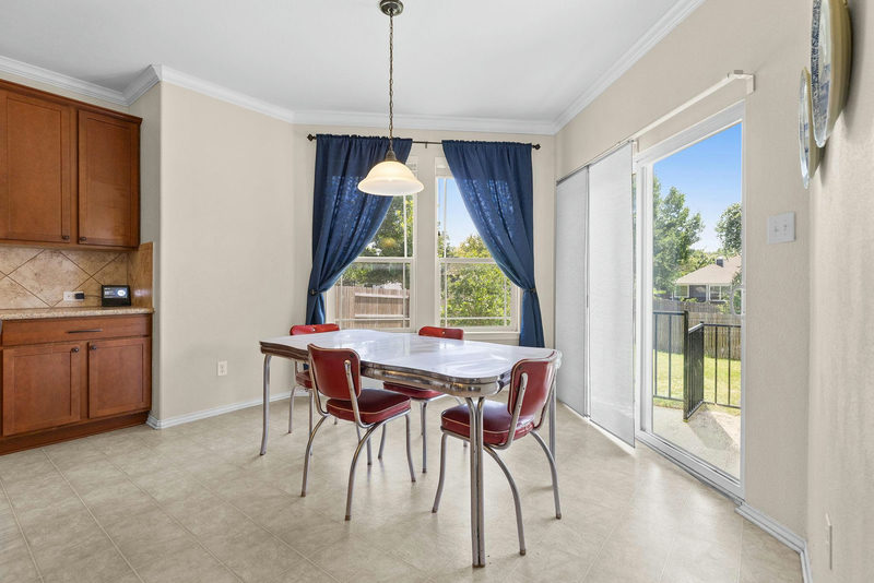 205 Sheepshank Dr — exterior