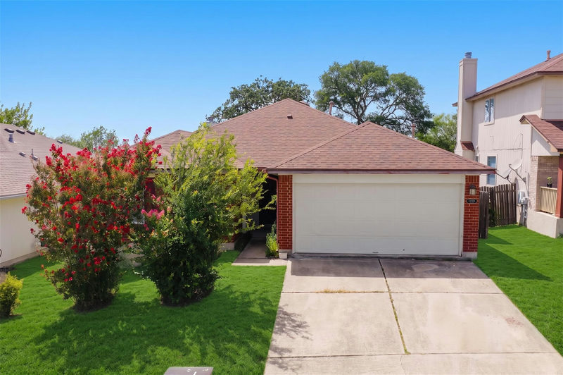 5802 Vasey Blvd — exterior