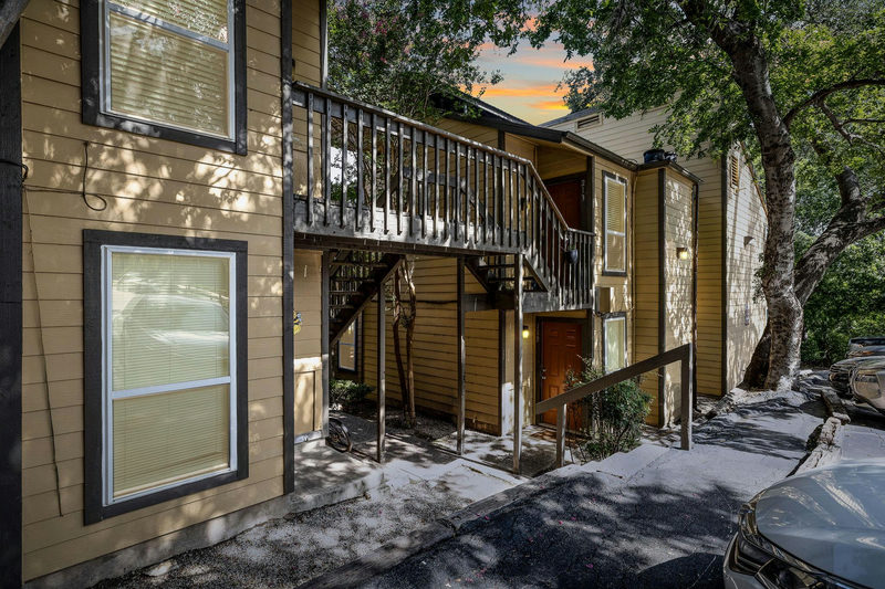 1000 W 26th St #213 — exterior