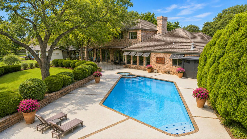 27030 Masters Pkwy — exterior