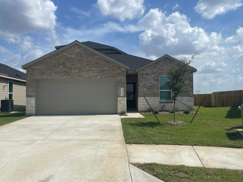 401 Sormonne Loop — exterior