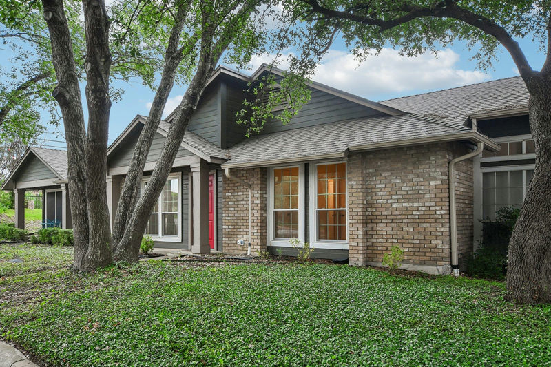 1015 E Yager Ln #2 — exterior