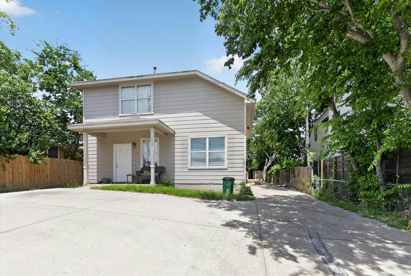 7002 Bennett Ave — exterior