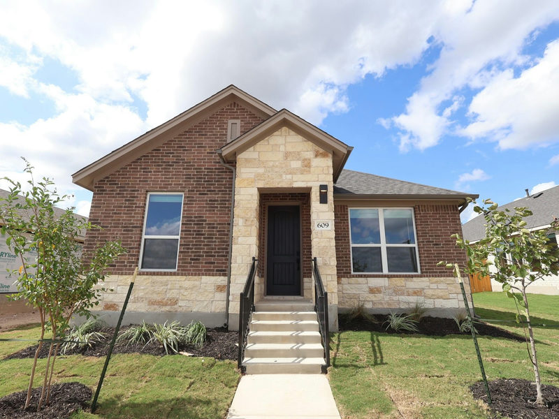 609 Clarissa St — exterior