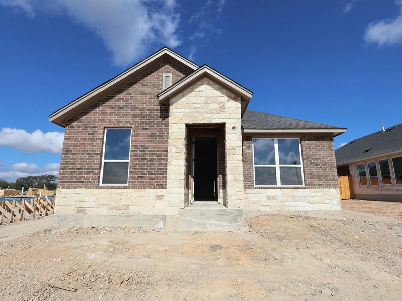 609 Clarissa St — exterior