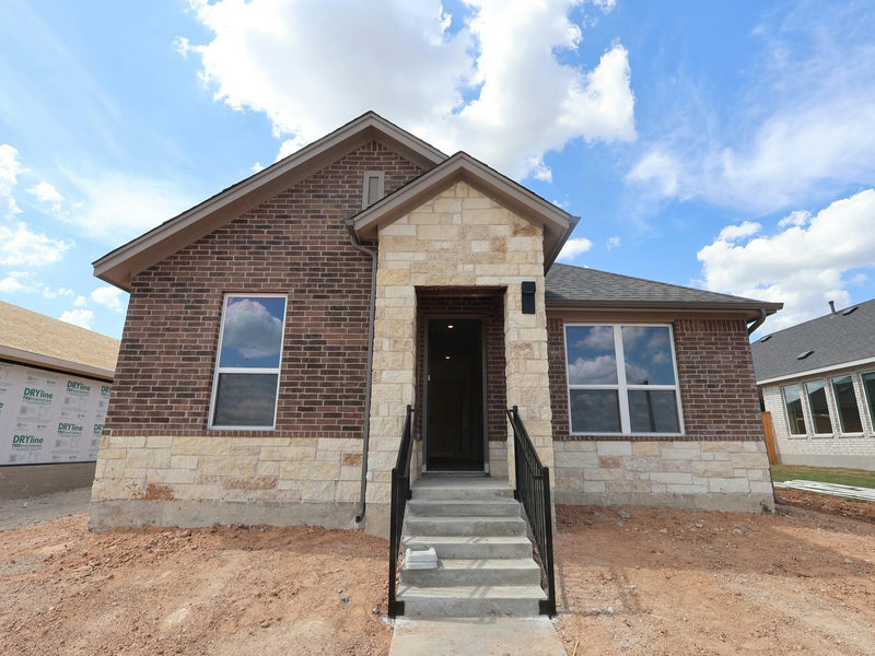 609 Clarissa St — exterior