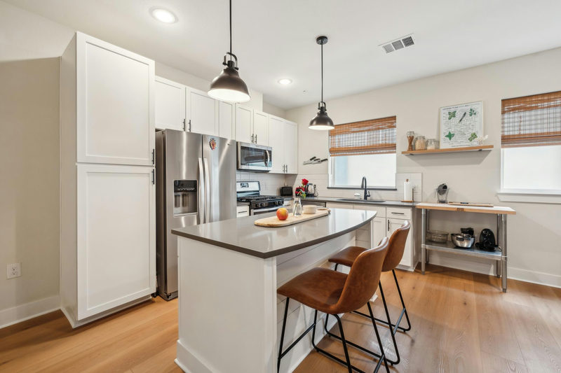2827 Manor Rd #3104 — exterior