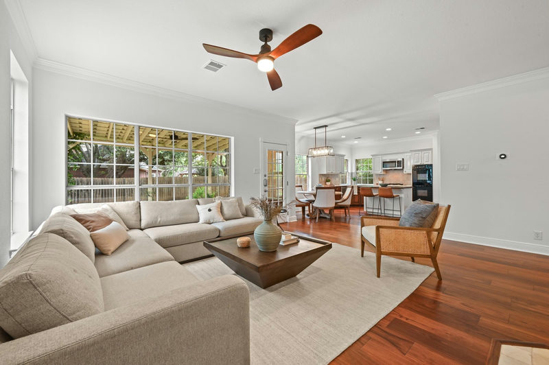 4030 Shavano Dr — exterior