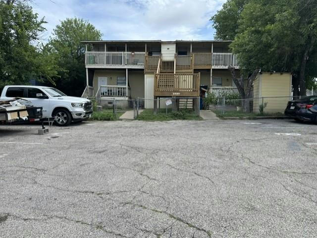 5400 Village Ln — exterior