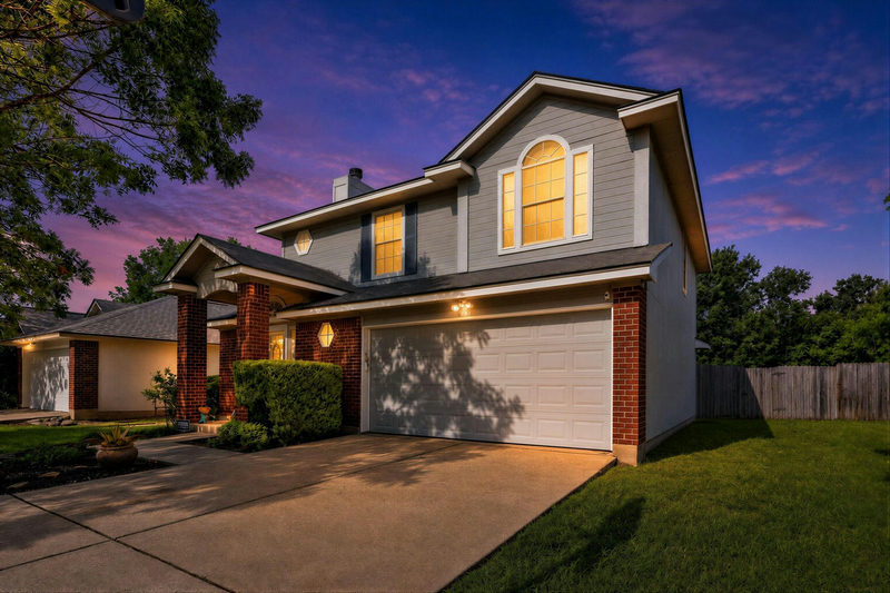 703 Sparkling Brook Ln — exterior