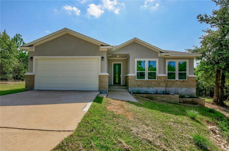 137 Lakeside Dr — exterior