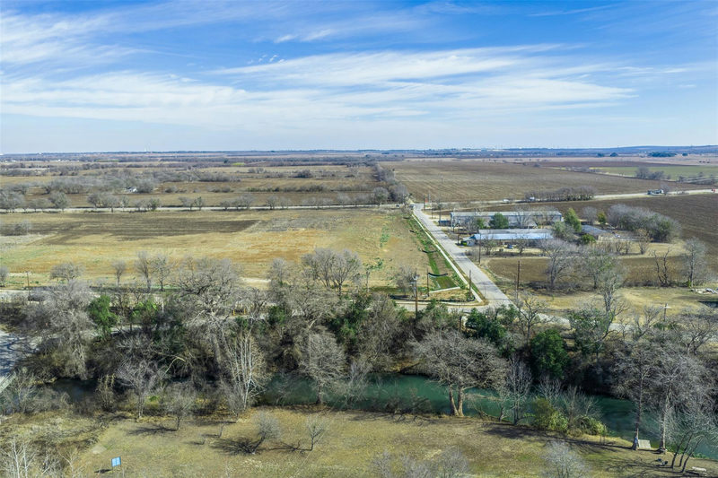 536 Northwest River Rd — exterior