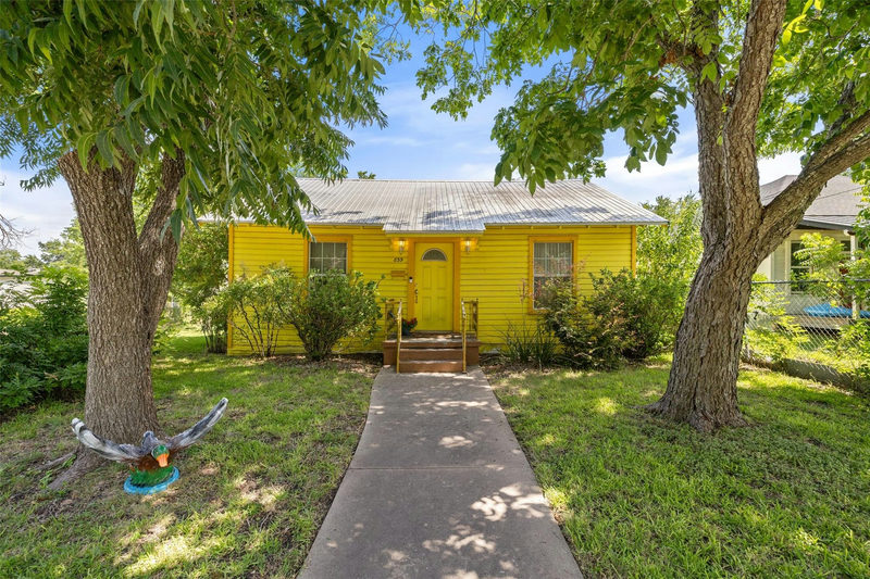 839 W 6th St — exterior