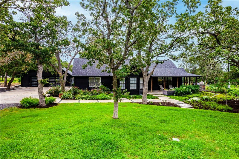160 Shady Oaks Dr — exterior