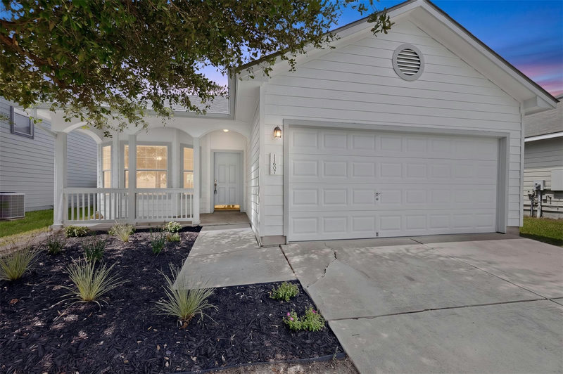 11607 Lapoynor St — exterior