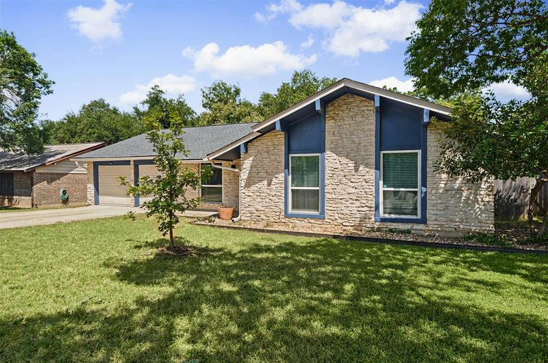 9007 W Pointer Ln — exterior