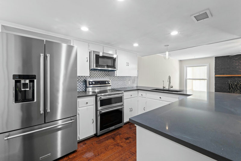 3966 Far West Blvd — exterior