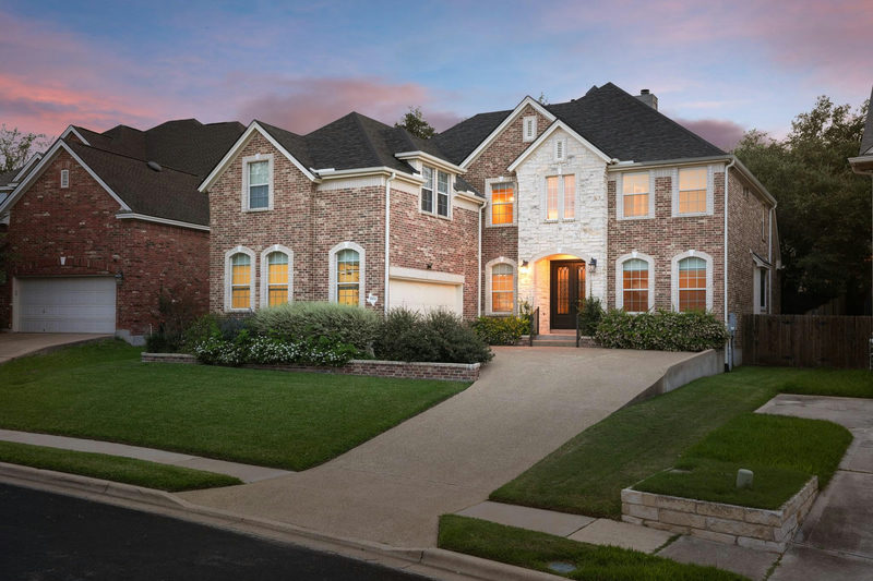 9904 Bundoran Dr — exterior