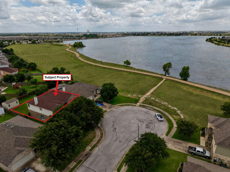 18305 Lake Edge Ct — exterior