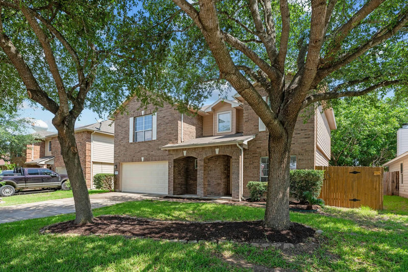 1404 Delia Chapa — exterior