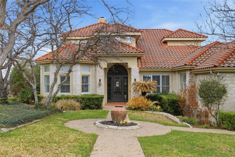 4321 Lakeway Blvd — exterior