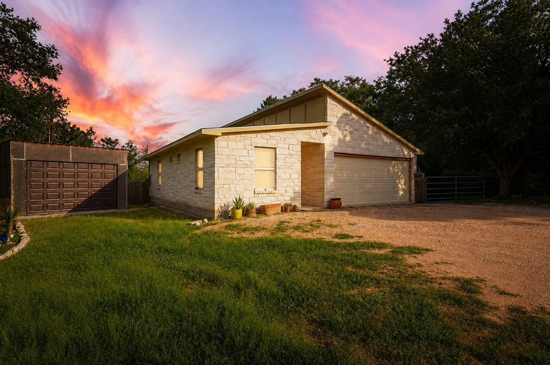 2705 Cory Ln — exterior