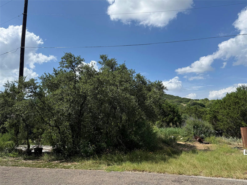 18402 Roundrock Rd — exterior