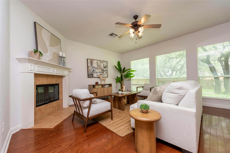 1112 Rowley Dr — exterior