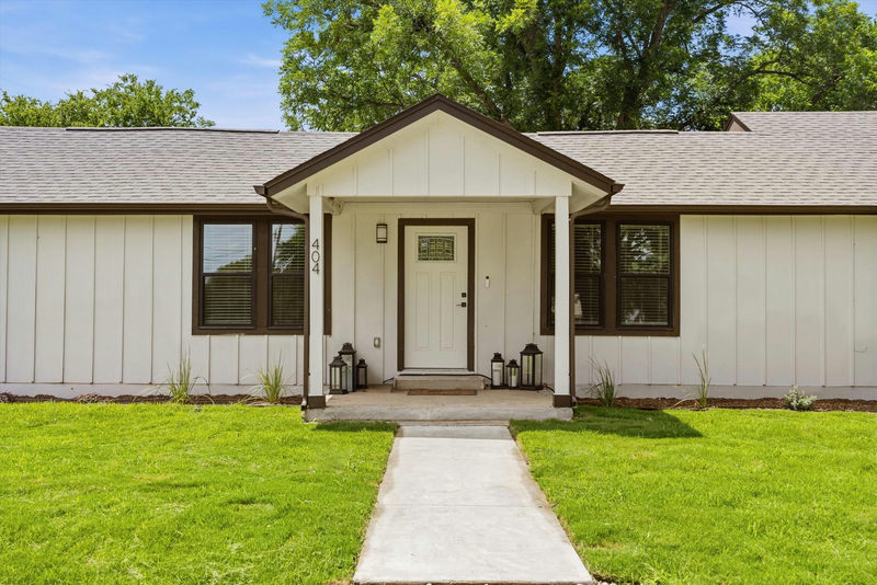 404 E Wolf St — exterior