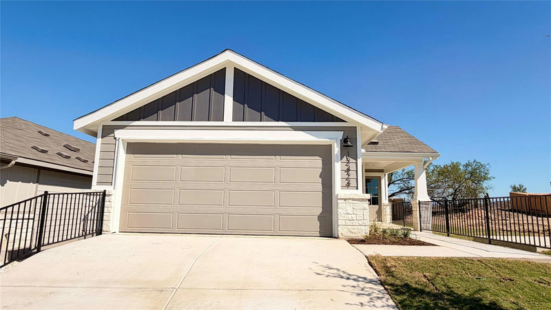 12424 Saint Thomas Dr — exterior