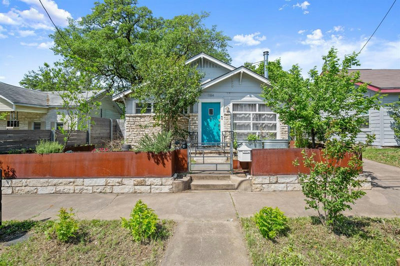 1184 Navasota St — exterior