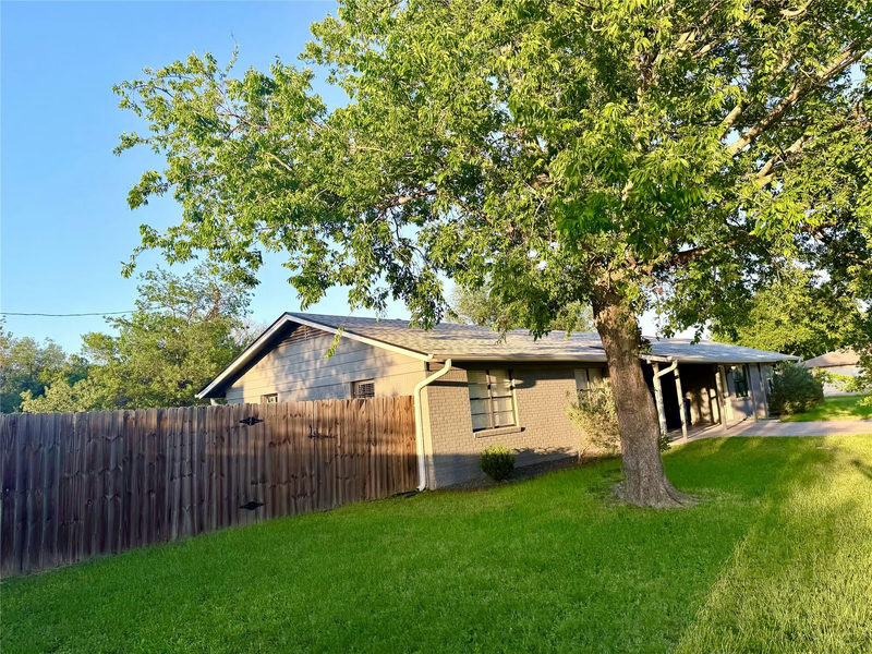 10700 Plains Trl — exterior