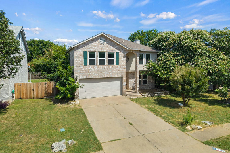 2114 Milan Dr — exterior