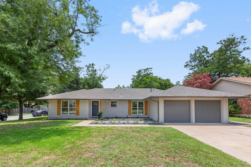 911 Cripple Creek Dr — exterior