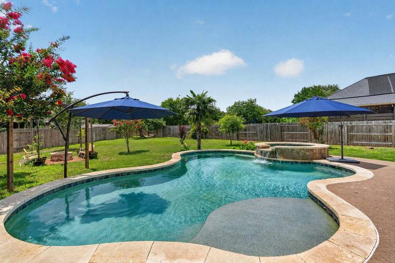 13680 Mesa Verde Dr — exterior