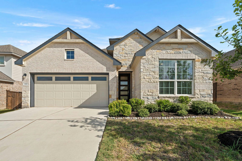 221 Indian Shoal Dr — exterior