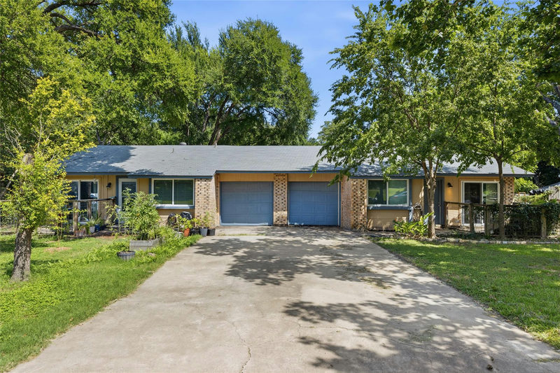 409/411 Lake Creek Cir — exterior