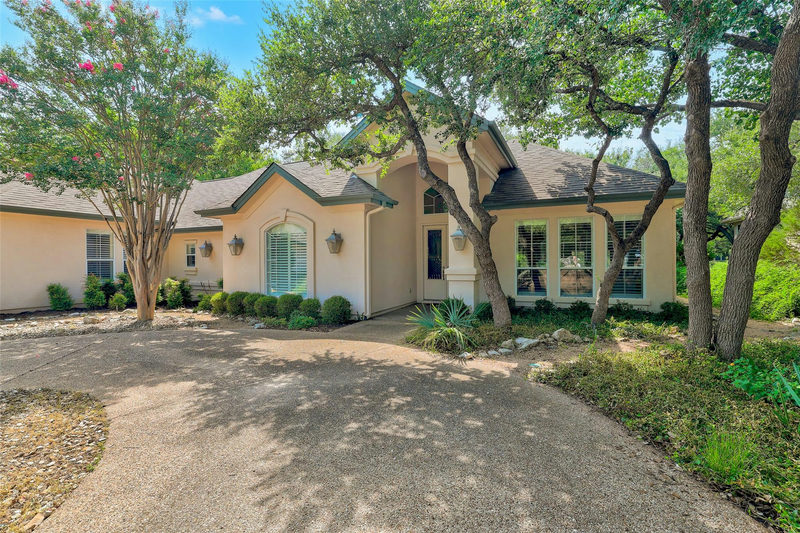 33 Meadows End — exterior